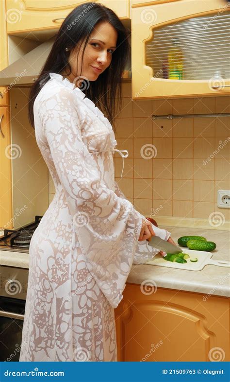 donne nude in cucina|Kitchen